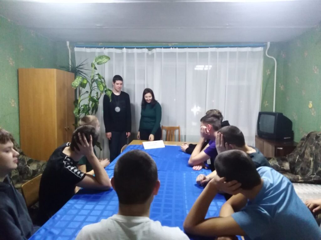 Воспитатель Музыченко Е. А. провела интеллектуальную викторину ,, Своя игра» с учащимися, проживающими в общежитиии.,посвященную Дню защитника Отечества