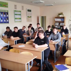 В рамках недели автотракторного цикла учащиеся презентовали в группах информацию по теме «История возникновения правил дорожного движения».