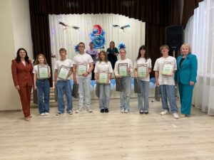 На празднике в пансионате «Комфортный» сегодня 01.07 подвели итоги проекта по вторичной занятости «Время добрых дел»