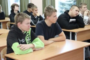 Встреча учащихся группы №17 с Карпеем Сергеем Александровичем, зам. начальника Калинковичского РОЧС и инспектором СП и ВО РОЧС Шапетько Марией Ивановной