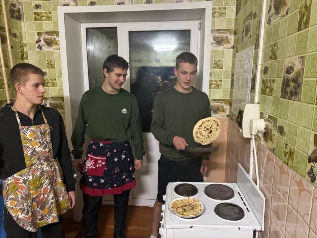 Печём блины на Масленицу