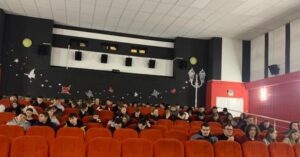 Учащимся были продемонстрированы документальный фильм «Чернобыль» и художественная драма «Светлячок»